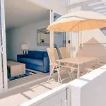 Airconditioned 2bed Poolside Apartmán
