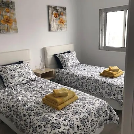 Airconditioned 2bed Poolside 아파트