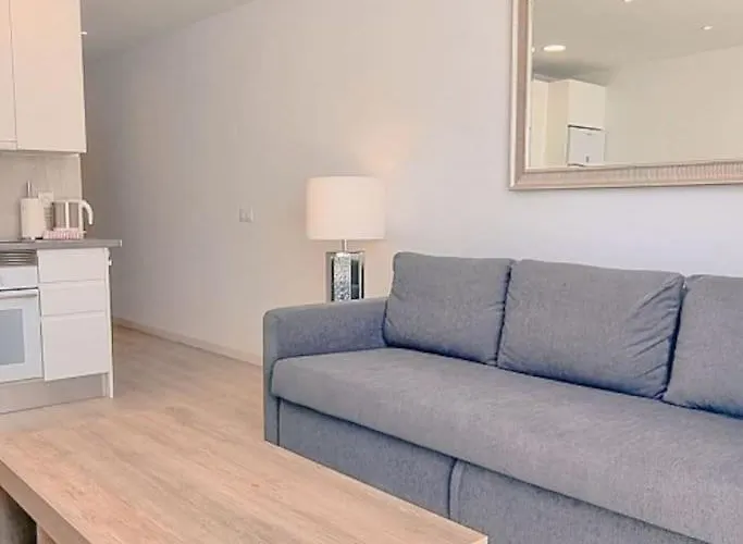 Airconditioned 2bed Poolside Apartament Puerto del Carmen (Lanzarote)