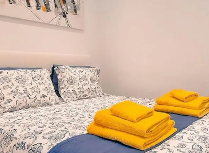 Airconditioned 2bed Poolside Apartament *