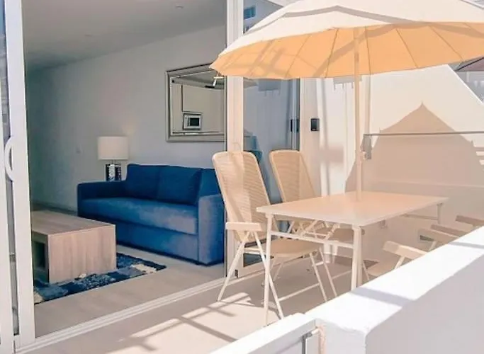 Airconditioned 2bed Poolside Apartament