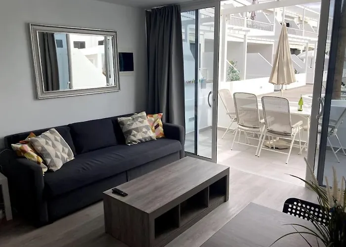 Airconditioned 2bed Poolside Apartament *