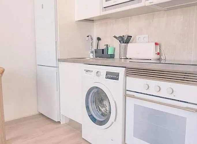 Airconditioned 2bed Poolside Apartament