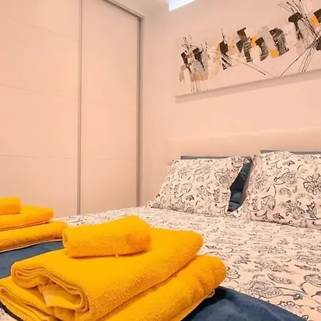 Airconditioned 2bed Poolside Daire