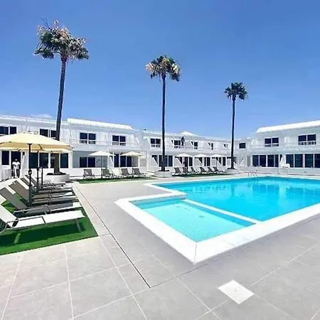 Daire Airconditioned 2bed Poolside Puerto del Carmen (Lanzarote)