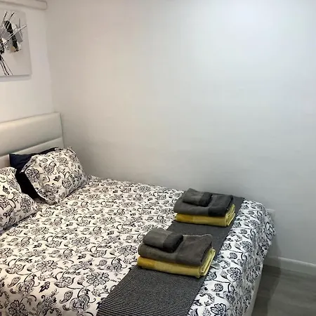 Airconditioned 2bed Poolside Puerto del Carmen (Lanzarote)