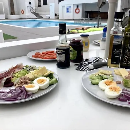 Airconditioned 2bed Poolside Puerto del Carmen (Lanzarote)