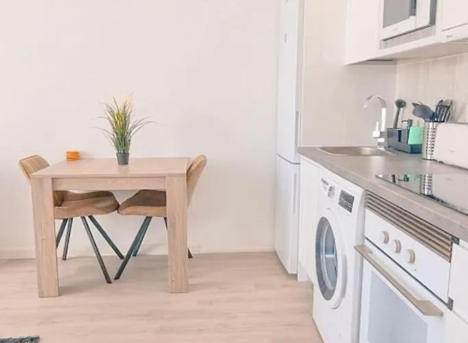 Airconditioned 2bed Poolside Apartamento