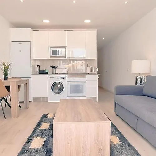 Airconditioned 2bed Poolside Puerto del Carmen (Lanzarote)